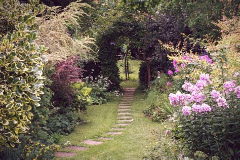  Nurturing Nature: A Poetic Journey Through Italian Gardens